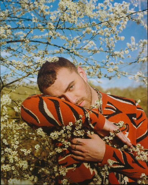 Sam Smith on Instagram: “🌸🌼🌸🌼🌸🌼 @britishgq @louiebanksshoots” Sam Smith Aesthetic, Frederick Smith, Musica Disco, Rap God, Social Trends, Sam Smith, Music Icon, Samara, Grammy Awards