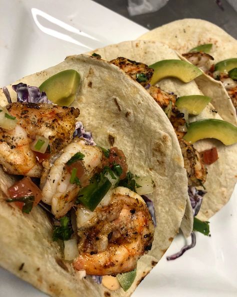 Healthy Food Dishes, Shrimp Tacos, Healthy Food Motivation, Healthy Lifestyle Food, 5k Followers, Food Obsession, Interesting Food Recipes, Pretty Food, Food Cravings