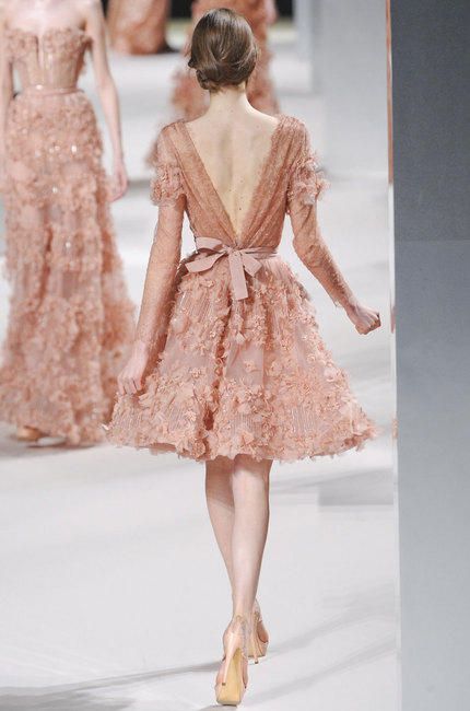 Elie Saab Mode Tips, Peach Fuzz, Vestidos Vintage, Dresses Vintage, Gorgeous Gowns, Elie Saab, Beautiful Gowns, Fancy Dresses, A Dress