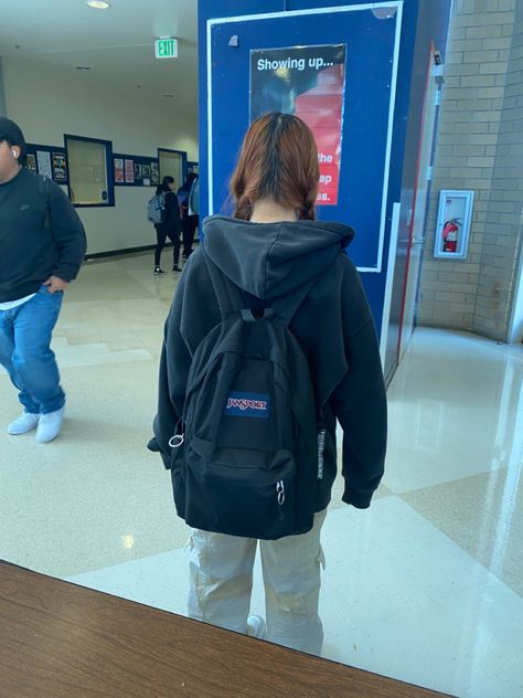 Jansport Bag Aesthetic, Jansport Backpacks Outfits, Nylon Pants Outfit, Backpack Aesthetic School, Jansport Backpacks Aesthetic, School Backpacks Aesthetic, Backpack Tour, School Bag Aesthetic, Jansport Bag