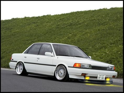 the image has flaws obviously but the goal was achieved. to take a completely undesirable car and make me see potential. Corolla Twincam, Corolla Car, Toyota Cressida, Stance Cars, Honda Accord Ex, Motor Works, Best Classic Cars, Old Classic Cars, Import Cars