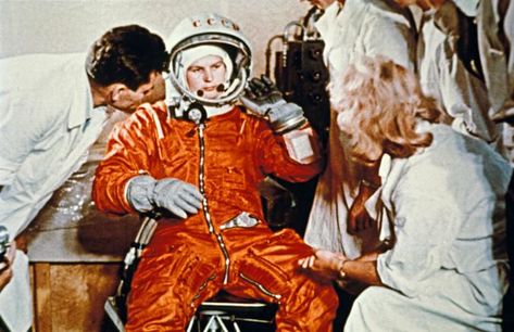 Here's why women may be the best suited for spaceflight Valentina Tereshkova, Space Suits, National Geographic Magazine, Space Museum, Space Race, Carl Sagan, Surprising Facts, Space Program, First Humans