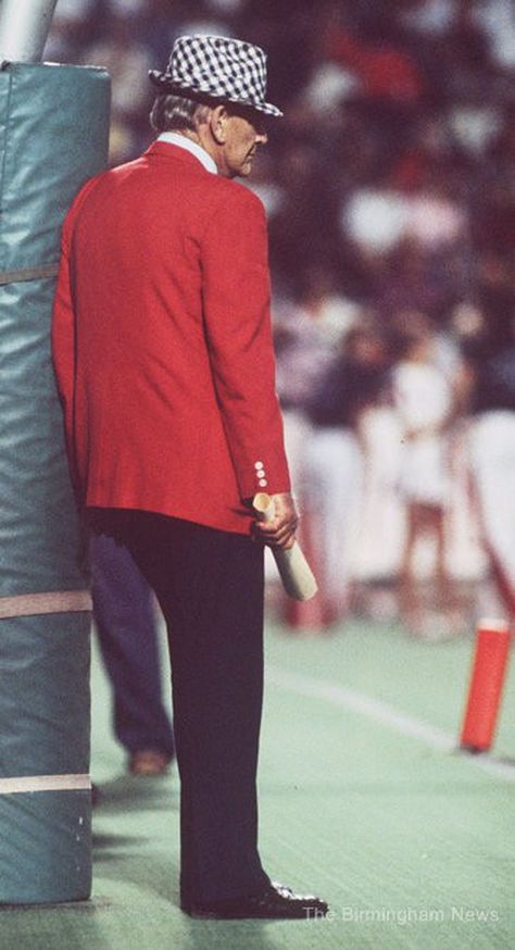 20 Paul 'Bear' Bryant photos you've probably never seen - al.com Bear Bryant Quotes, Paul Bear Bryant, Football Coaches, Bear Bryant, Alabama Football Roll Tide, Alabama Fans, Bama Girl, Bama Football, Alabama Crimson Tide Football