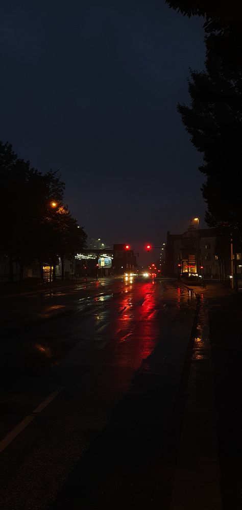 Outdoor Dark Aesthetic, 80s Vibes Aesthetic Wallpaper, Dark Outdoors Aesthetic, Broke Aesthetics Dark, Rain Pics Rainy Night, Dark Ally Way, Dark Streets Aesthetic, Chill Dark Aesthetic, Chill Wallpaper Aesthetic Dark