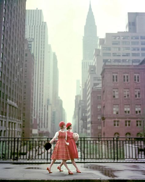 36 Vintage Photos of New York City, From Coney Island to Times Square | Condé Nast Traveler 50s Aesthetic, Vintage New York, Nova York, Colour Photograph, Retro Aesthetic, Look Vintage, Vintage Aesthetic, New Yorker, Color Photography