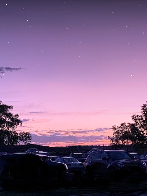 For a few moments the took on this hue as I watched the sunset inside this park. The color was spectacular. And this frame was the best and most royally vibrant, lasting only a few moments, I hope you enjoy it too. Purple Scenery, Dusk Aesthetic, Purple Sunsets, Violet Sunset, Sunset Purple, Purple Sunset, Moon Painting, The Sunset, Iphone Wallpapers