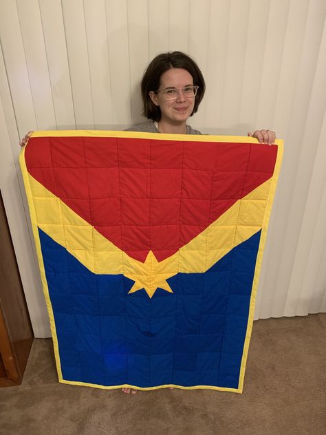 Captain Marvel baby quilt Marvel Quilt, Superhero Quilt, Marvel Fabric, Things To Sew, Marvel Room, Disney Quilt, Block Patterns, Quilts Ideas, Crochet Stuff