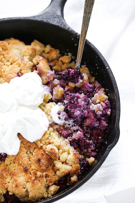 Vegan Keto Blackberry Cobbler Keto Crumble, Vegan Blackberry Cobbler, Coconut Oil Spray, Berry Recipes, Blackberry Recipes, Egg Replacer, Blackberry Cobbler, Low Carb Cake, Dairy Free Ice Cream