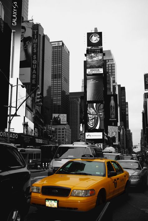 Yellow taxi in Times Square -NYC - may 2014 (c)CC Yellow Nyc Aesthetic, New York Taxi Aesthetic, Nyc Taxi Aesthetic, Nyc Taxi, New York Taxi, Nyc Times Square, Yellow Taxi, New York Life, Taxi Driver