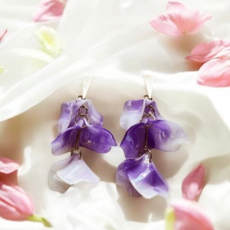 Purple theme floral earrings💜💜💜💜🦄 tuttyknitty #smallbusiness #supportsmallbusiness #smallbusinessowner #smallbusinesssupport #handmadejewelry #handmadewithlove #handmadeaustralia #handmadeaccessories my #jewelry #jewelrydesign #jewelryaddict #jewelrygram #jewelrymaking #jewellerygram #aesthetic #y2k #y2kfashion #waterproofjewelry #nontarnishjewelry #hypoallergenicjewelry #jewelryinfluencer #jewelrylover #jewelrybusiness #jewelryfashion #fashionblogger #fashionjewelry #jewelryoftheday #jewel... Y2k Earrings, Galaxy Earrings, Purple Theme, Silver Pearl Earrings, Purple Themes, Aesthetic Y2k, Hypoallergenic Jewelry, Waterproof Jewelry, Purple Lilac