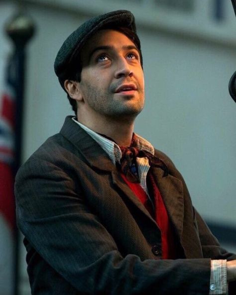 The first picture of Lin from Mary Poppins Returns Hamilton Soundtrack, Timothy Green, Mary Poppins Returns, Hamilton Lin Manuel Miranda, Hamilton Lin Manuel, Hamilton Musical, Manuel Miranda, Practically Perfect, Disney Live Action