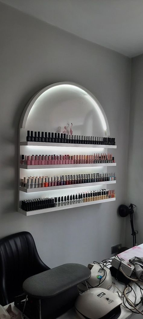 Nail Salon Front Desk, Nails Place Decoration, Nail Technician Room Ideas At Home, Nail Tech Salon Ideas, Bedroom Nail Salon Ideas, Nail Tech Station Ideas, Nail Area Ideas, Nail Tech Desk Ideas, Nail Tech Studio Ideas