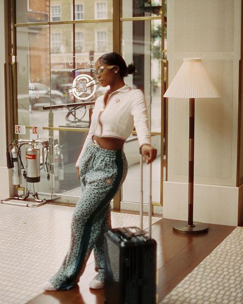 Dess Dior, Outfit Black Women, Airport Fits, Beautiful Photoshoot Ideas, Classy Chic, June 19, Feminine Outfit, Black Women Art, Outfit Goals