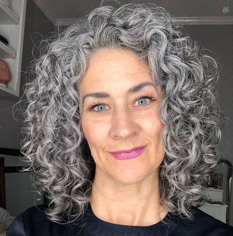 So, these are NOT naked curls!! I tried, and I now know better .. let me explain... ♡ ♡ The other day, I washed my hair and applied no… 70s Curly Hairstyles, Spiral Perm Long Hair, Curly Silver Hair, Long Silver Hair, Grey Hair Looks, Grey Hair Over 50, Grey Curly Hair, Gorgeous Gray Hair, Grey Hair Inspiration