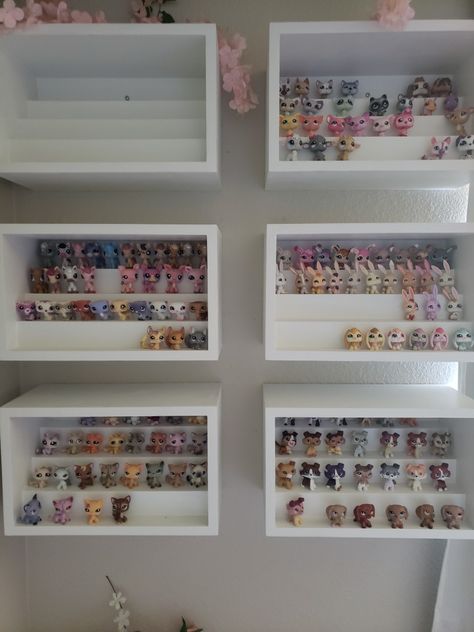 Mini Brand Storage Ideas, Lps Storage Ideas, Lps Room Ideas, Mini Brands Storage Ideas, Doorables Display Ideas, Littlest Pet Shop Display Ideas, Lps Collection Display, Lps Organization, Lps Display