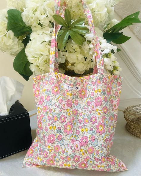 NEW CO TOTE BAG LIBERTY LOONA 🩷 Liberty Bag, Liberty Floral, Floral Tote Bag, Bag Flower, Flower Handmade, Handmade Bag, Plastic Bag, Made In France, Purses And Handbags