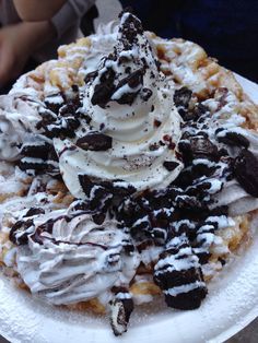 Oreo Funnel Cake Chocolate Funnel Cake, Oreo Funnel Cake, Fair Foods, Funnel Cake Recipe, Funnel Cakes, Yoghurt Cake, Fair Food, Junk Food Snacks, Yogurt Cake