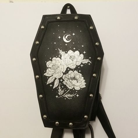 Gothic coffin shaped backpack. Gothic Coffin, Unique Backpacks, Disney Stuff, Pretty Design, Hot Topic, Backpacks, Handbags, Disney, Flowers