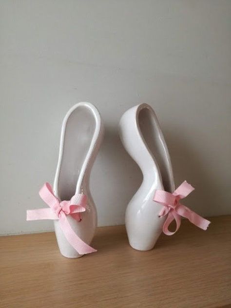 Girly Bedroom Accessories, Shoes Sculpture, Fashion Ceramics, Ballet Shoes Art, Ceramic Shoes, Shoes Art, Ballet Art, Pottery Crafts, Diy Clay Crafts