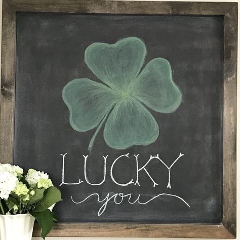 St Patricks Day Chalkboard Ideas, St Patrick’s Day Chalkboard Art, Easy Spring Chalkboard Art, St Patricks Chalkboard Art, March Chalkboard Ideas, St Patricks Chalkboard, Stencil Writing, Chalk Calendar, Spring Chalkboard Art