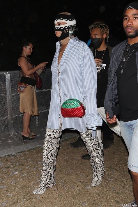 Rihanna Wore a Gucci Mask to Coachella Again — and Yes, You Read That Correctly Gucci Mask, New Street Style, Real Life Stories, Rihanna, Fashion News, Feel Good, Celebrity Style, Fashion Beauty, Matter