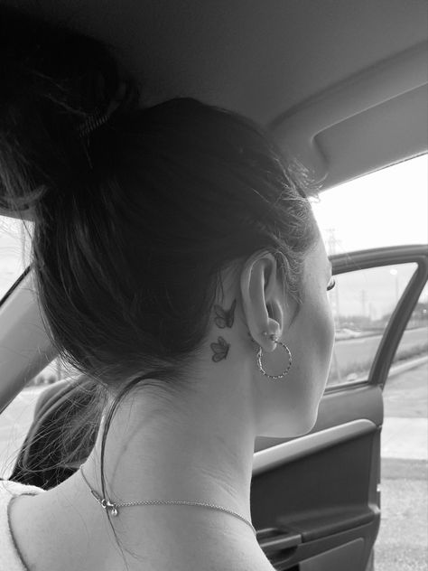 Tattoo behind the ear minimalist butterflies Tattoo Under Ear Woman, Tattooed Ear, Back Of Ear Tattoos For Women, Behind Ear Tattoo Words, Behind The Ear Tattoo Ideas Words, Cute Behind The Ear Tattoos For Women, Back Ear Tattoo Women, Tattoo Behind Ears, Behind The Ear Tattoos For Women