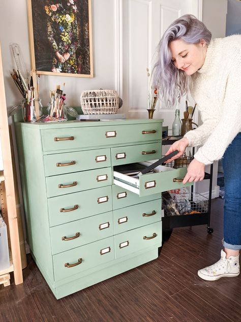 Learn how I hacked two ALEX drawer units to create this beautiful one-of-a-kind apothecary organization drawer unit for my art room! Home Apothecary Organization, Alex Cabinet Hack, Ikea Art Studio Ideas, Apothecary Craft Room, Art Drawer Organization, Alex Drawer Diy, Artist Workspace Creative Spaces, Art Studio Ikea, Alex Drawer Makeover