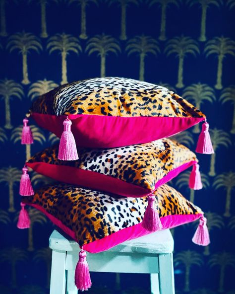 Luxurious Handmade Rock and Roll Hot Pink and Leopard Print - Etsy Cozy Eclectic Living Room Boho, Hot Pink Boho Bedroom, Hot Pink Living Room, Retro Glam Decor, Maximalist Bedding, Leopard Bedroom Decor, Leopard Print Furniture, Maximalist Furniture, Magenta Decor