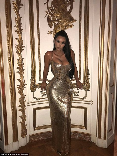 Work of art! Kim shared photos of her bombshell figure taken against a gilded wall inside ... Kim Kardashian Dresses, Long Dresses Elegant, Kardashian Style, Jeffree Star, Gold Dress, Long Maxi Dress, Halloween Outfits, Kim Kardashian, Mermaid Formal Dress