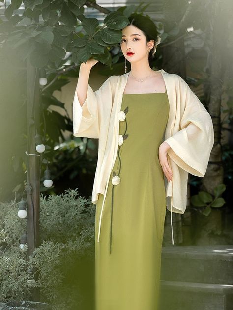 Modern Hanfu Dress, Green Hanfu, Modern Chinese Fashion, Chinese Dressing, Hanfu Skirt, Modern Chinese Dress, Bright Winter Outfits, Chinese Hanfu Dress, Rope Dress