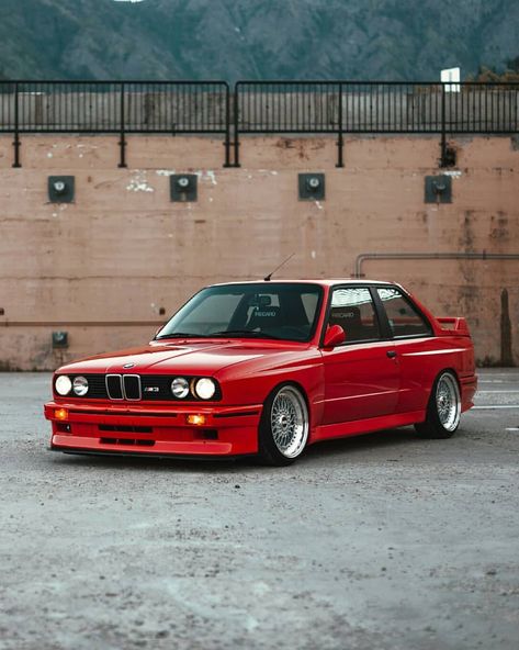 BMW M3 E30 😈 @bmw_mercedes_magazine #bmwm3#bmwe30#e30club#bmw3er#mpower #bmwclassic️ #3er#e30owner#CAtuned #UltimateKlasse#bmweurope#bmwm3… Bmw Vintage Car, Bmw E30 M3 Aesthetic, Meghan Aesthetic, Mustang Car Aesthetic, 2023 Ford Mustang, Kereta Sport, E60 Bmw, Bmw M3 E30, E30 Bmw