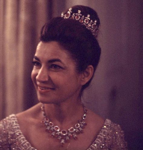 Princess Ashraf Pahlavi’s Ruby Necklace Ashraf Pahlavi, Shah Of Iran, Ruby And Diamond Necklace, Royal Tiaras, Diamond Jewel, Royal Jewels, Ruby Necklace, Hair Ornaments, Girls Best Friend