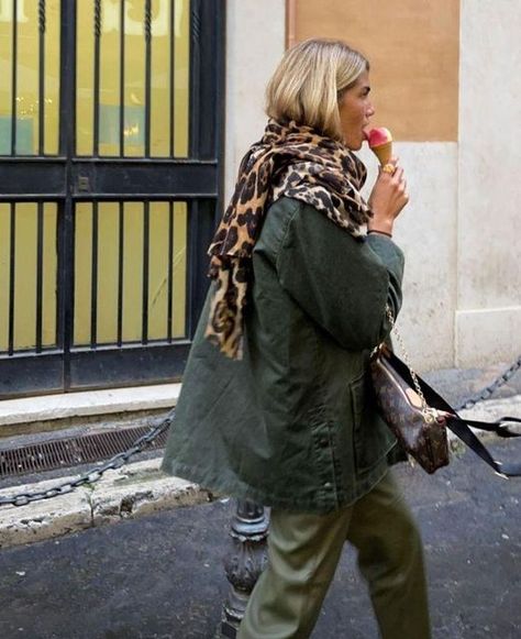 Barbour Jacket Street Style, Barbour Style Women Outfit, Barbour Women Outfit, Barbour Outfit Woman, Barbour Jacket Women Outfit, Barbour Outfit, Barbour Jacket Outfit, Barbour Jacket Women, Barbour Style