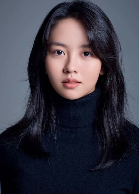 Mbti Infp, Historical Korean Drama, Airport Fashion Kpop, Korean Fashion Kpop Inspired Outfits, Photographer Outfit, Kim So Hyun, Hyun Kim, Korean Fashion Kpop, Kim Go Eun