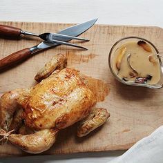 Even new cooks can master Ina Garten's special-occasion Engagement Roast Chicken! Careful, it's quite persuasive. Engagement Chicken, Ina Garten Recipes, Turkey Gravy, Roast Chicken Recipes, Barefoot Contessa, Nigella Lawson, Paula Deen, Idee Pasto Sano, Roast Chicken