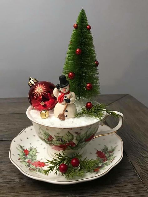 Winter Diy Crafts, Teacup Crafts, Vintage Christmas Crafts, Christmas Vignettes, Jokes Videos, Christmas Tree Ideas, Holiday Crafts Christmas, Minimalist Bathroom, Christmas Tea