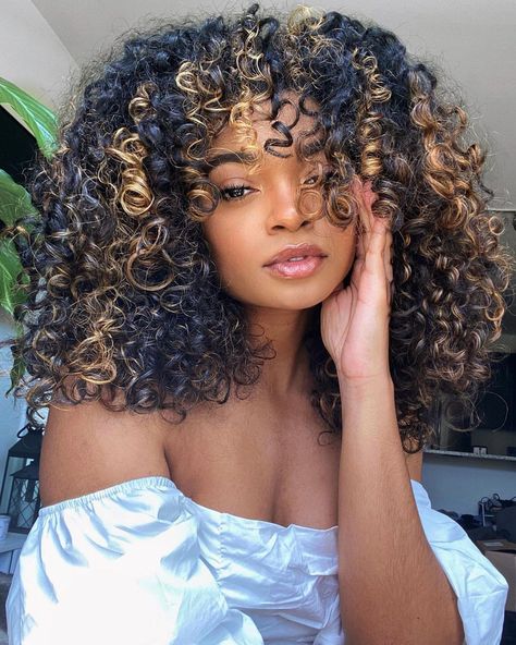 Curly Colored Hair, Creamy Balayage, Curly Hair 3c, Curly Hair Beauty, Girly Makeup, Curl Hair, Colored Curly Hair, Curly Hair Inspiration, Coily Hair