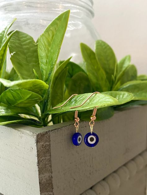 Lily Jewelry, Diy Bracelets Easy, Diy Bracelet Designs, Evil Eye Earrings, Beads Bracelet Design, Jewelry Accessories Ideas, Eye Earrings, Jewelry Making Tutorials, Diy Crafts Jewelry