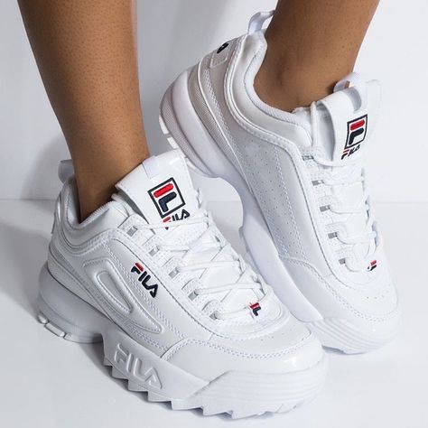 Fila White Shoes, White Filas, White Shoes Outfit, Fila Disruptors, Skor Sneakers, Trendy Shoes Sneakers, Pretty Shoes Sneakers, Fila Shoes, Aesthetic Shoes