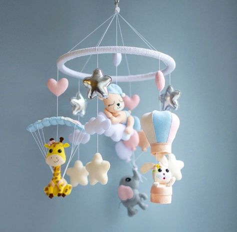 Safari Baby Mobile, Felt Crafts Patterns, Cot Mobile, Felt Banner, Baby Boy Room Nursery, Crib Toys, Felt Mobile, Crochet Baby Toys, Felt Garland