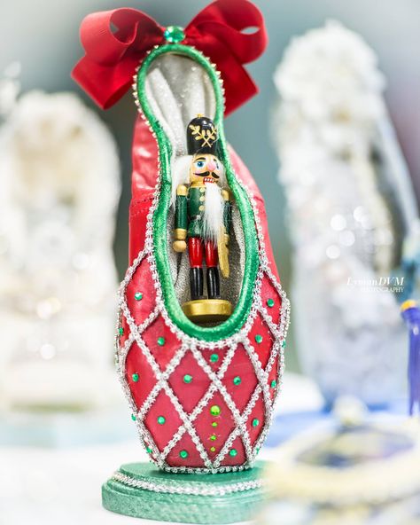 Nutcracker decorated pointe shoe made by me :) Rafaela Risco Photo by: Joe Lyman Ballet Crafts, Dance Crafts, Accessoires Barbie, Ballet Pointe Shoes, Pointe Shoe, Shoe Crafts, Nutcracker Ballet, Ballet Beautiful, Ballet Costumes