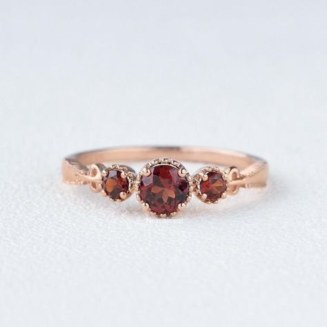 Engagement Ring Stacking, Vintage Inspired Engagement Rings, January Birthstone Rings, Stackable Rings Wedding, Ring Three Stone, Ring Rosegold, Gold Promise Rings, Big Rings, Gemstone Engagement