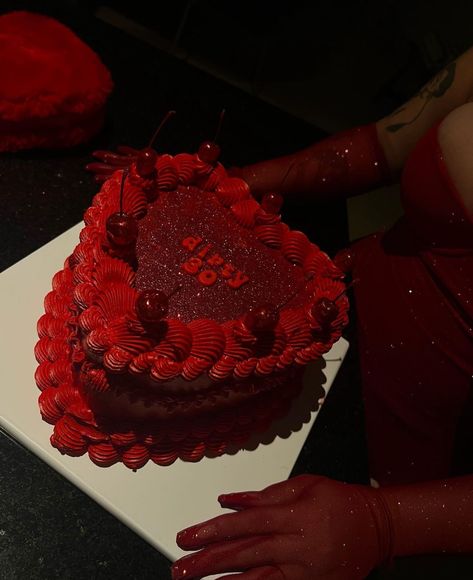 Red Glitter Heart Cake, Scorpio Heart Cake, Red And Black Heart Cake, Red Aesthetic Birthday, Red Bday Cake, Red Birthday Ideas, 19 Birthday Cake Aesthetic, Red Aesthetic Party, Red And Gold Birthday Cake