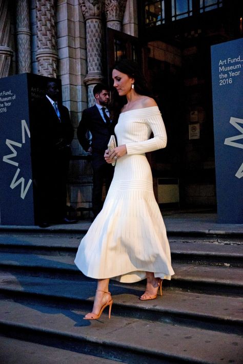 Moda Kate Middleton, Kate Middleton Stil, Style Kate Middleton, Kate Middleton Style Outfits, Dress Nigth, Barbara Casasola, Duchesse Kate, Düşes Kate, Looks Kate Middleton