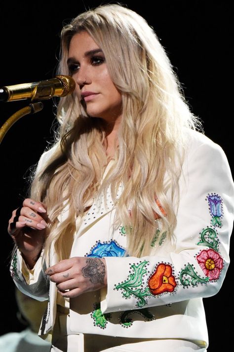 Kesha Animal, Grammys Performance, Kesha Rose, Famous Moms, The Grammys, Kesha, Pop Singers, Sony Music, Sunday Night