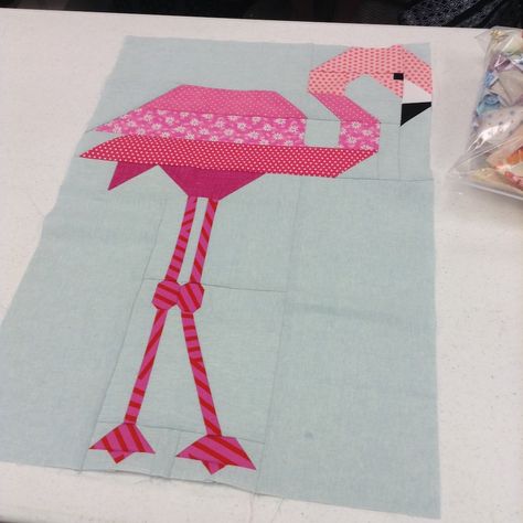 Flamingo Quilt, Bird Quilt Blocks, Moon Quilt, Quilt Square Patterns, Placemats Patterns, Bird Quilt, Flamingo Pattern, Animal Quilts, Quilt Block Pattern