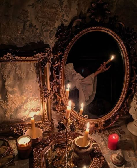 Acadamia Aesthetic, Victorian Vampire, Dark Acadamia, Vampire Romances, Romantic Goth, Ivory Roses, Dark Romantic, Candle Aesthetic, Aesthetic Tumblr