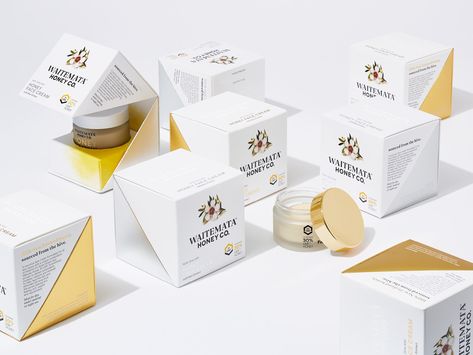 Waitemata Honey Face Cream on Packaging of the World - Creative Package Design Gallery Desain Merek, Packaging Concept, Cream Packaging, Honey Brand, Honey Packaging, Honey Face, Cosmetic Packaging Design, Luxury Cosmetics, Creative Package