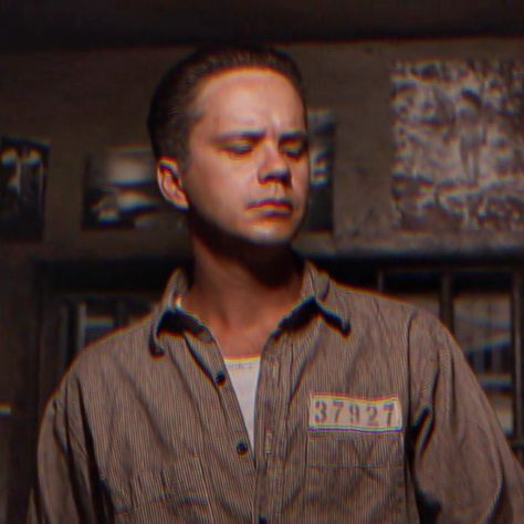 Andy Dufresne The Shawshank Redemption, Shawshank Redemption Aesthetic, Redemption Aesthetic, Andy Dufresne, 1990s Films, Tim Robbins, Shot Hair, Marvel Dr, The Shawshank Redemption