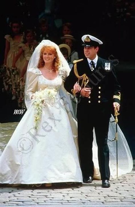 Prince Andrew and Princess Sarah Ferguson "Fergie" Sarah Ferguson Wedding, Princess Diana Wedding Dress, Diana Wedding Dress, Celebrity Wedding Photos, Princess Diana Wedding, Prins William, Diana Wedding, Prins Harry, Wedding Gown Inspiration